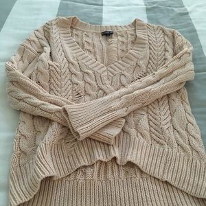 Beautiful sweater for high waisted jeans.